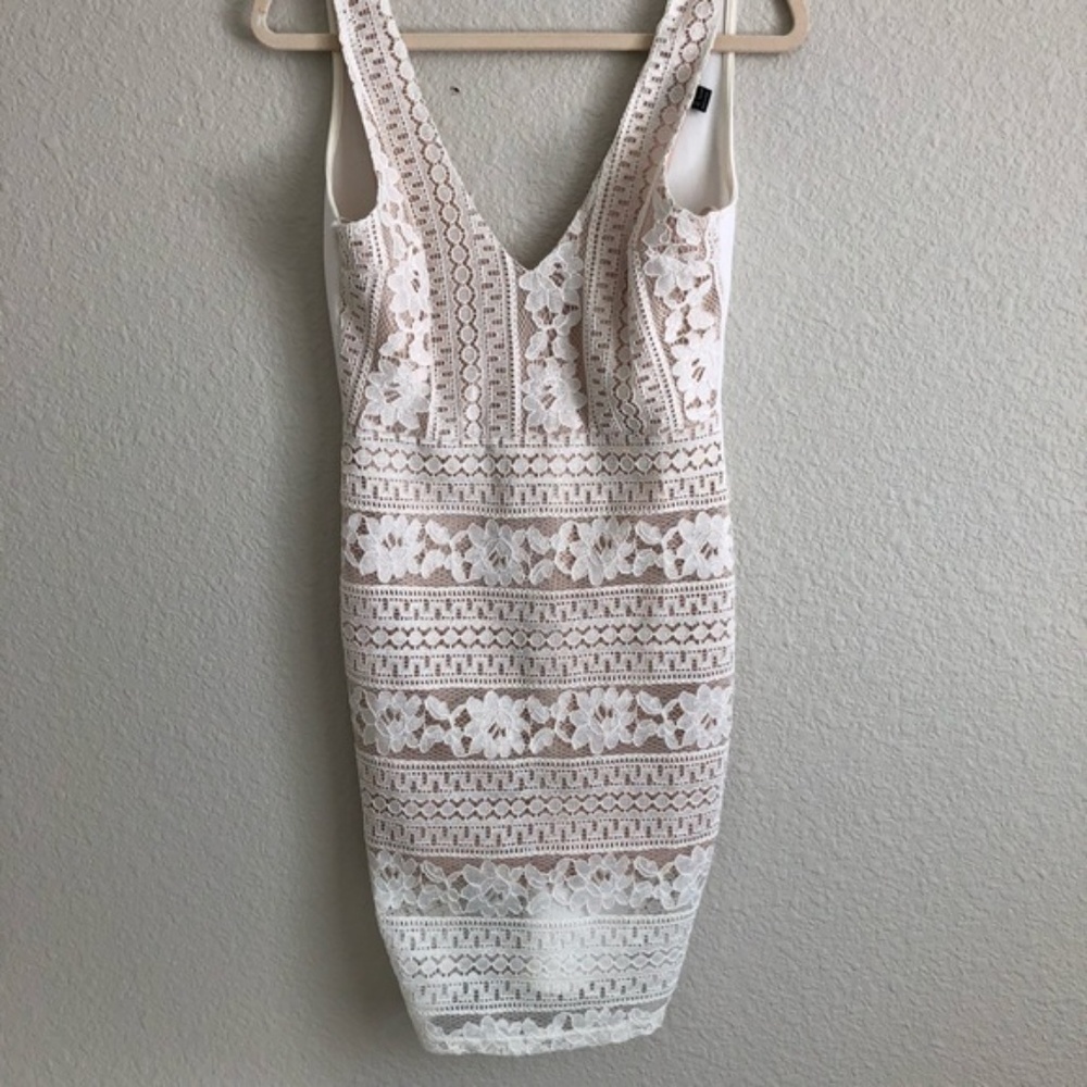 Forever 21 Women L Ivory Floral Embroidered Dress